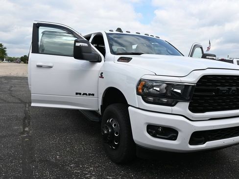 Used 2024 RAM 3500 Big Horn w/ Night Edition AWD/4WD image 28