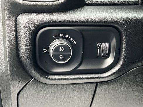 Used 2024 RAM 3500 Big Horn image 33