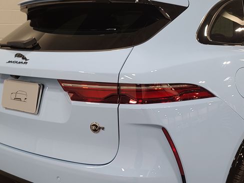 New 2026 Jaguar F-PACE SVR 575 Edition image 18