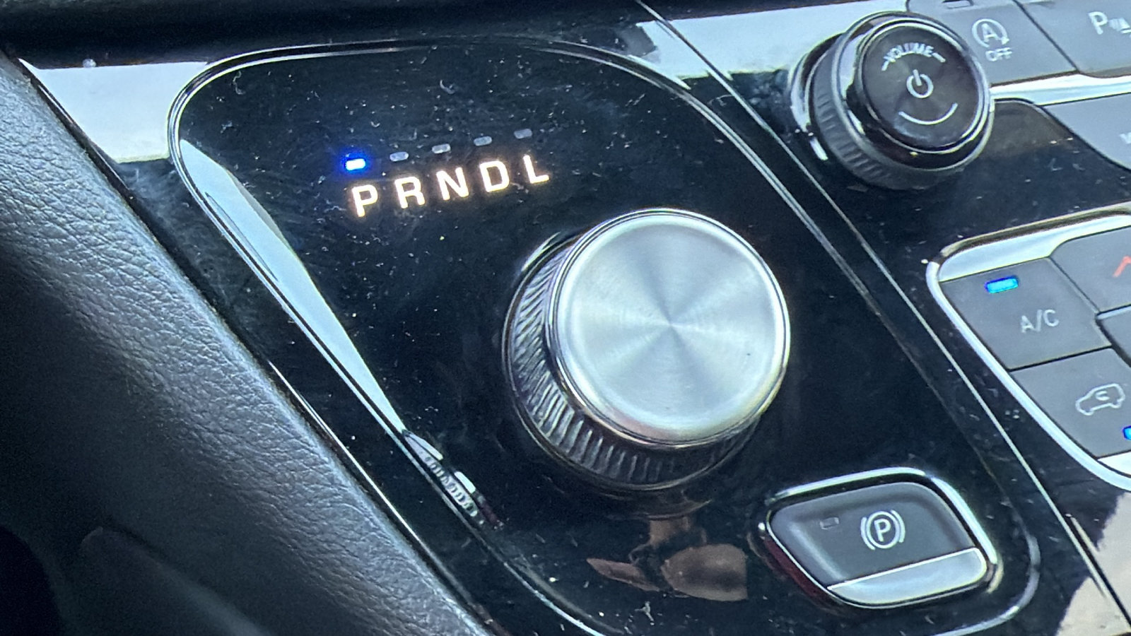 Used 2025 Chrysler Pacifica Limited FWD image 32