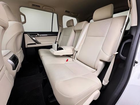 Used 2022 Lexus GX 460 Premium w/ Premium Package image 23