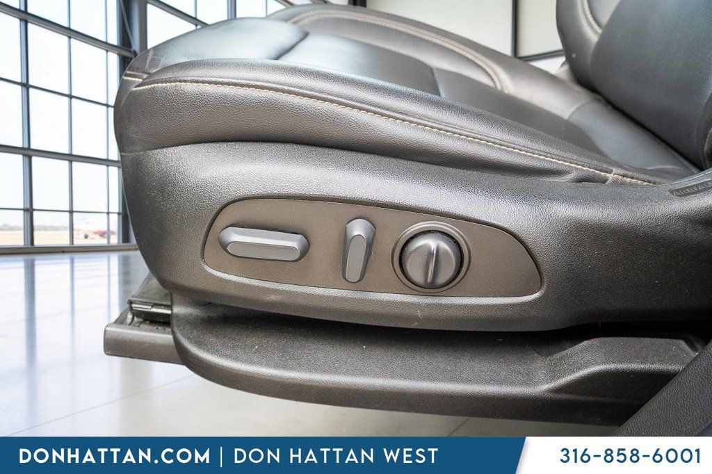 Used 2023 Chevrolet Traverse LT AWD/4WD image 17