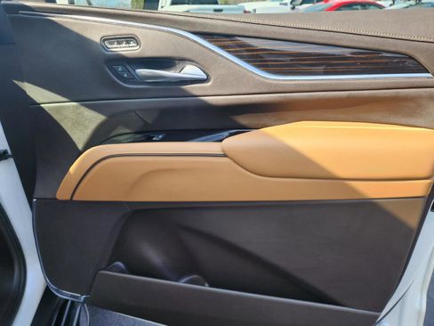 Used 2022 Cadillac Escalade ESV Premium Luxury image 13