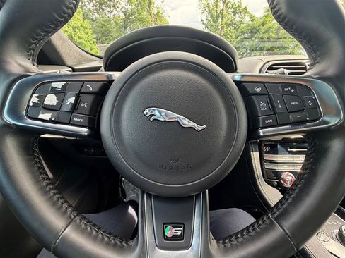 Used 2017 Jaguar F-PACE S AWD/4WD image 19