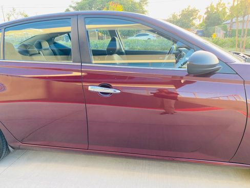 Used 2025 Nissan Altima 2.5 SV FWD image 6
