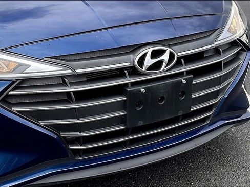 Used 2019 Hyundai Elantra SE FWD image 32