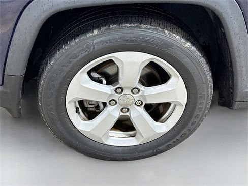 Used 2018 Jeep Compass Latitude w/ Popular Equipment Group image 29