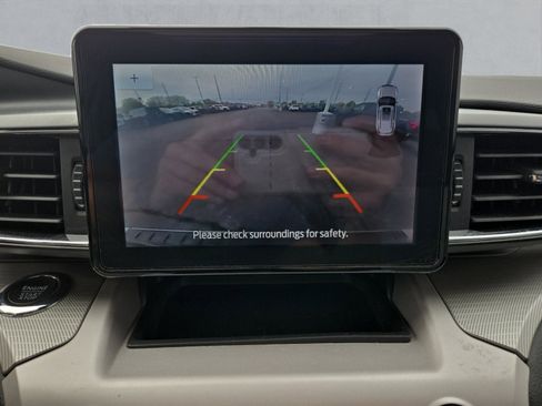 Used 2024 Ford Explorer XLT w/ Equipment Group 202A AWD/4WD image 19
