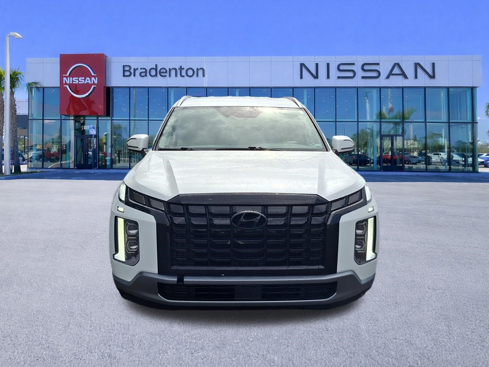 Used 2025 Hyundai Palisade SEL FWD image 2