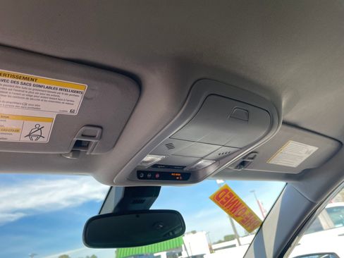 Used 2024 GMC Terrain SLE image 19