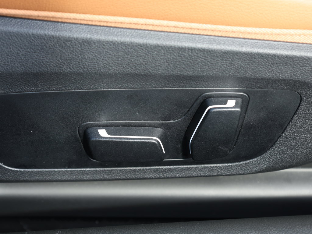 Used 2025 BMW M240i Coupe w/ Premium Package RWD image 17