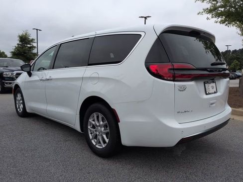 New 2027 Chrysler Pacifica Select FWD image 6
