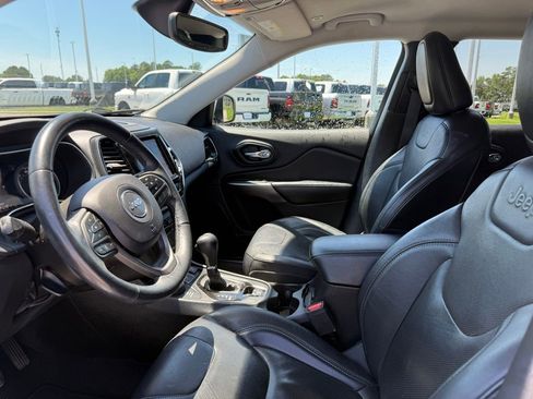 Used 2019 Jeep Cherokee Limited AWD/4WD image 4