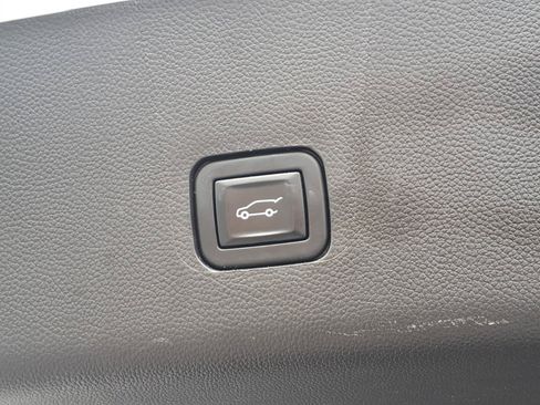 Used 2023 Chevrolet Traverse LT FWD image 26