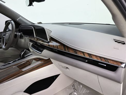 Used 2022 Cadillac Escalade Sport Platinum w/ LPO, Floor Liner Package AWD/4WD image 15