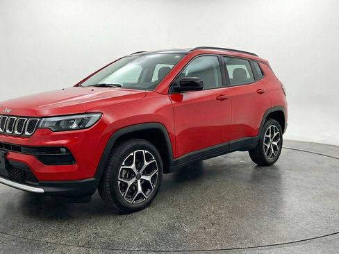 Used 2025 Jeep Compass Limited AWD/4WD image 2
