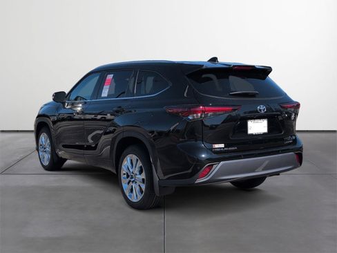 New 2026 Toyota Highlander Limited image 4