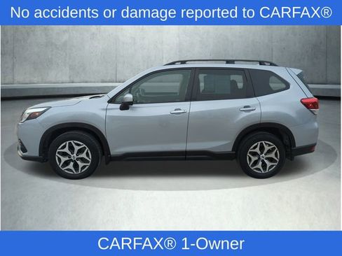 Used 2023 Subaru Forester Premium image 2