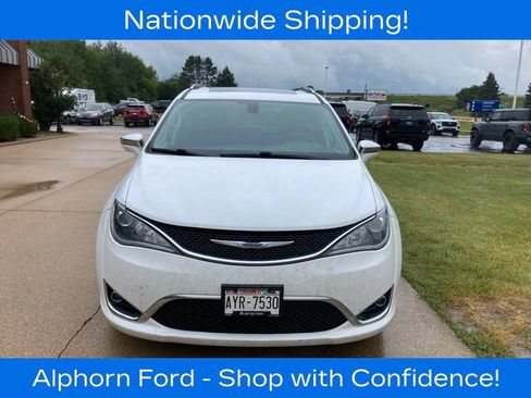 Used 2020 Chrysler Pacifica Limited FWD image 2