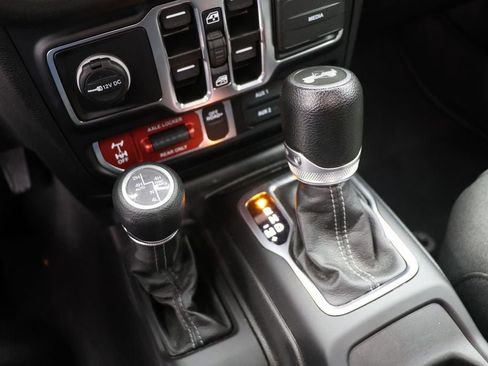 Used 2024 Jeep Wrangler Unlimited image 24