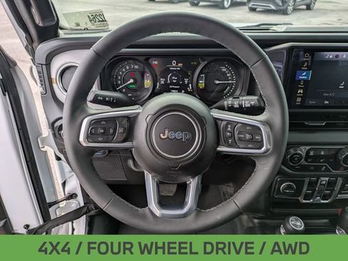 Used 2025 Jeep Wrangler Unlimited Sahara image 19