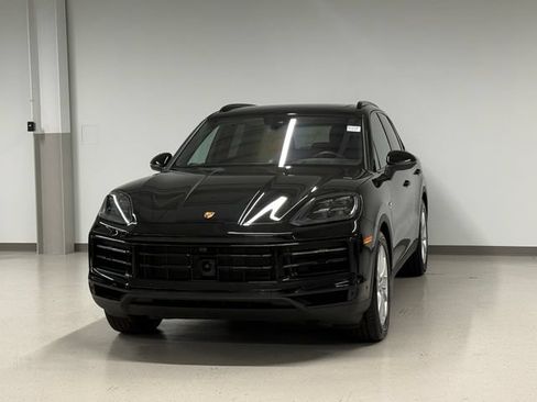 Certified 2025 Porsche Cayenne E-Hybrid w/ Premium Package Plus AWD/4WD image 1