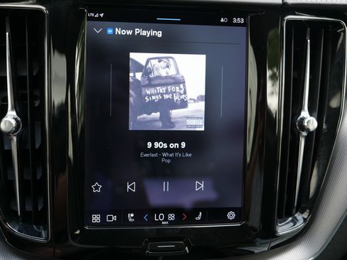 Used 2022 Volvo XC60 T8 R-Design w/ Advanced Package image 22