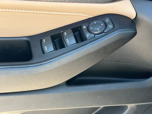 Used 2023 Chevrolet Traverse Premier FWD image 26