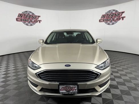Used 2018 Ford Fusion SE FWD image 2