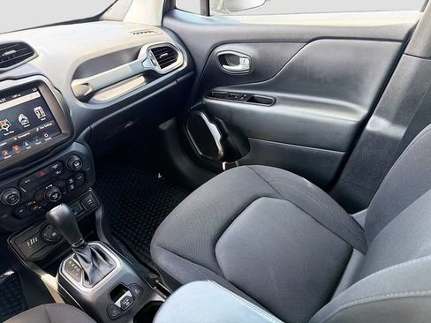 Used 2023 Jeep Renegade Latitude AWD/4WD image 24