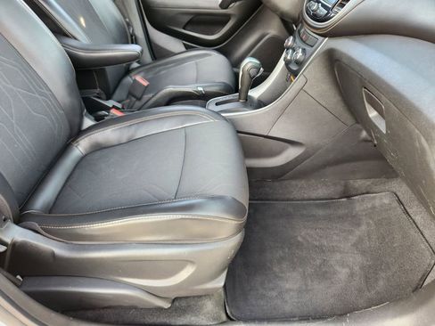 Used 2018 Chevrolet Trax LT w/ LT Convenience Package image 14