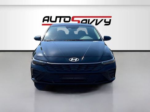 Used 2025 Hyundai Elantra Sport FWD image 2