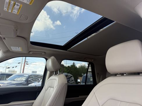 Used 2024 Ford Expedition Limited image 13