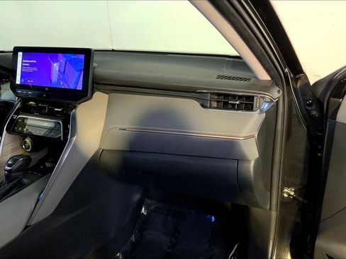 Certified 2023 Toyota Venza XLE AWD/4WD image 36
