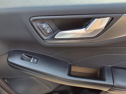 Used 2024 Ford Escape SE image 26