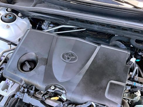 Used 2018 Toyota Camry LE FWD image 32