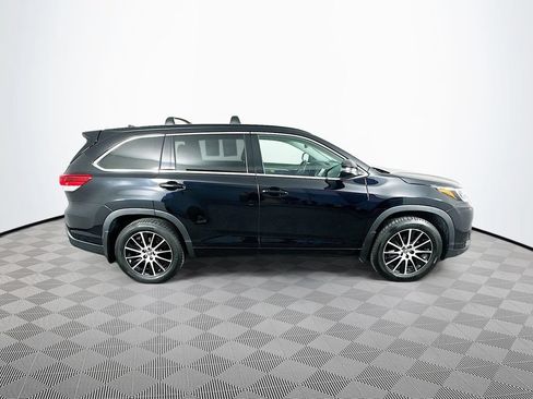 Used 2018 Toyota Highlander SE AWD/4WD image 12