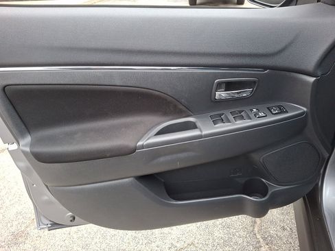 Used 2025 Mitsubishi Outlander Sport LE image 12