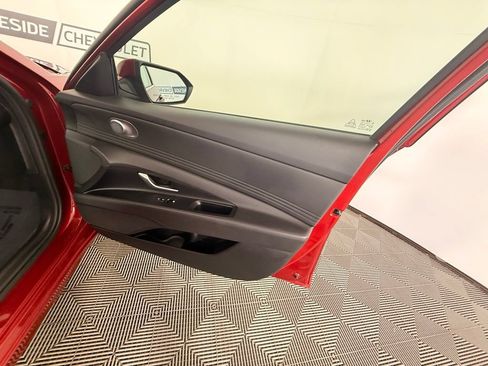 Used 2025 Hyundai Elantra SEL FWD image 23