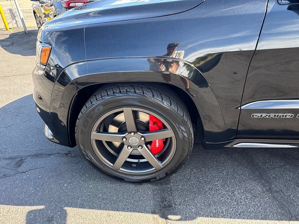 Used 2017 Jeep Grand Cherokee SRT AWD/4WD image 6