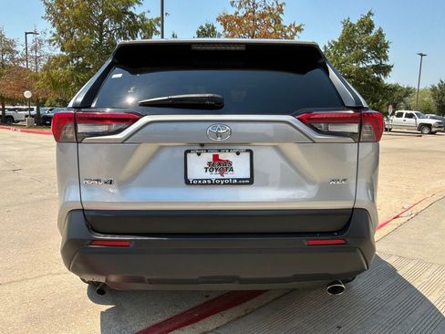 Used 2019 Toyota RAV4 XLE FWD image 7