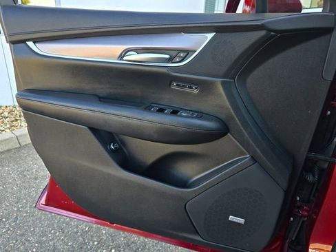 Used 2018 Cadillac XT5 Premium Luxury FWD image 19