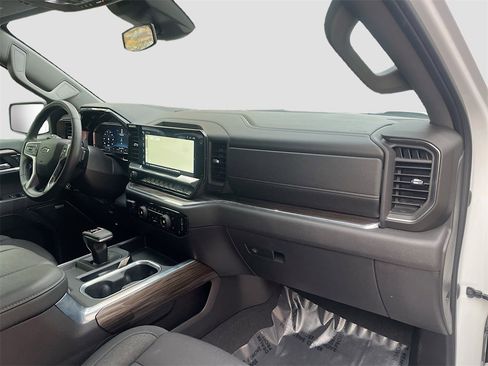 Used 2024 Chevrolet Silverado 1500 LT Trail Boss w/ Convenience Package II image 31