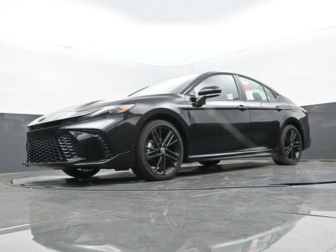 New 2026 Toyota Camry Hybrid FWD image 26