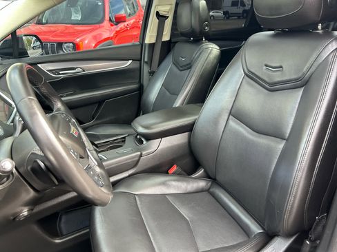 Used 2018 Cadillac XT5 Luxury w/ Driver Awareness Package FWD image 14