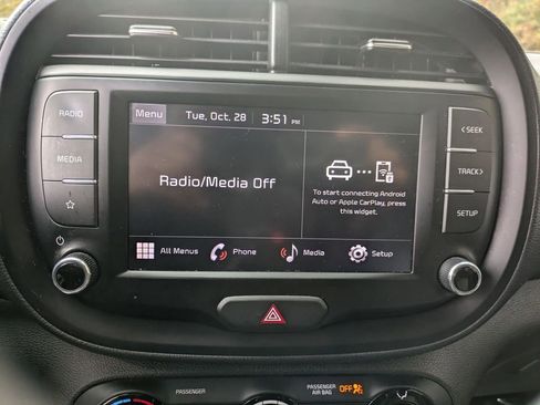 Used 2023 Kia Soul LX image 16