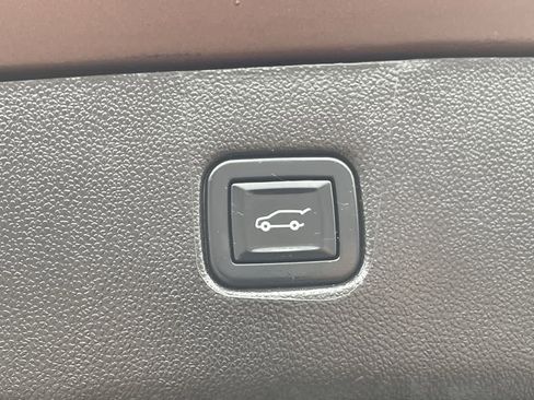 Used 2023 Chevrolet Blazer Premier image 18