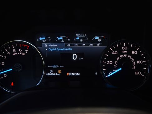 Used 2017 Ford F150 Platinum w/ Equipment Group 701A Luxury image 3