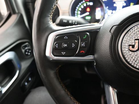 Used 2022 Jeep Wrangler Unlimited Sahara image 25