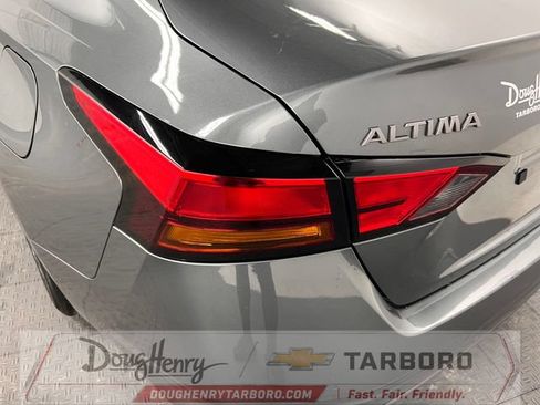 Used 2025 Nissan Altima 2.5 SV FWD image 14